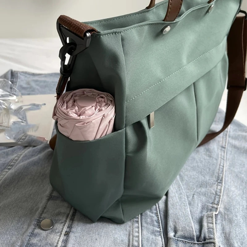 Sac fourre-tout en nylon femme porté à l'épaule, doublure polyester