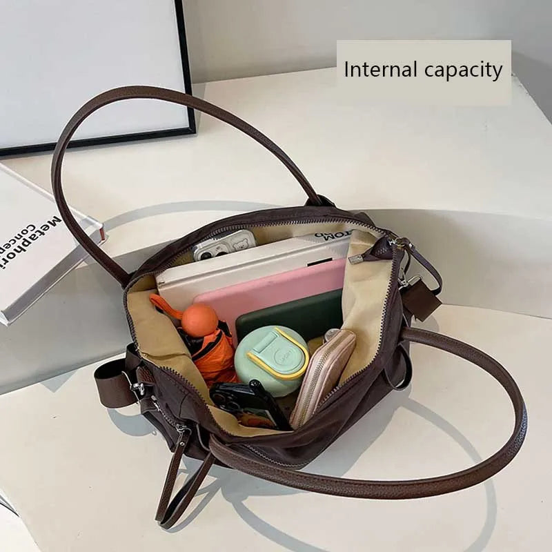 Sac bandoulière nylon café ouvert – capacité intérieure