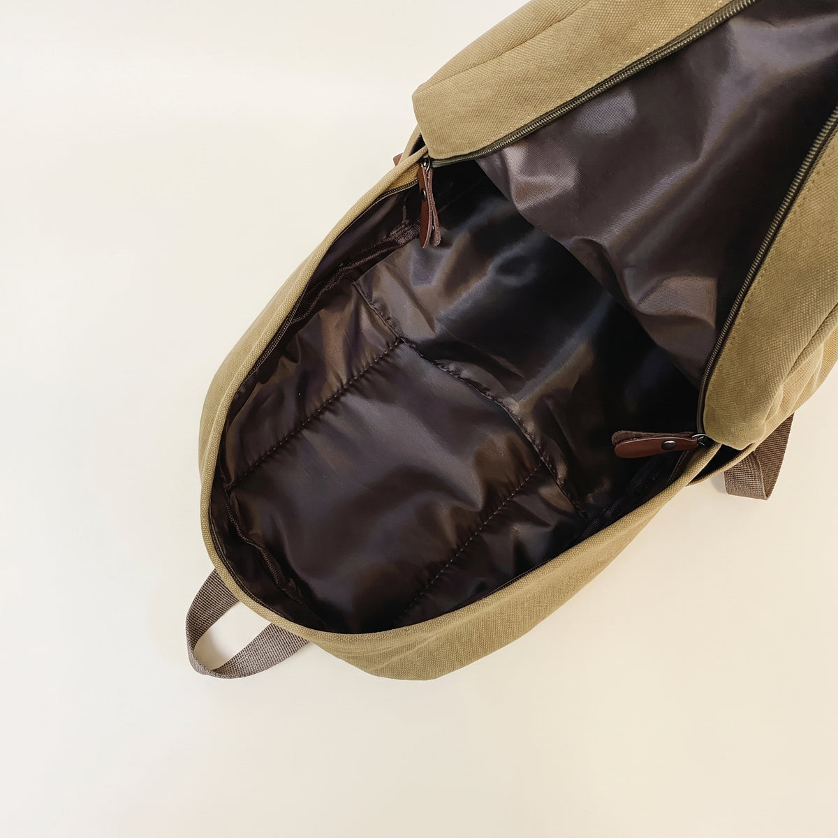 Sac à dos toile canvas ouvert, vue de l'intérieur