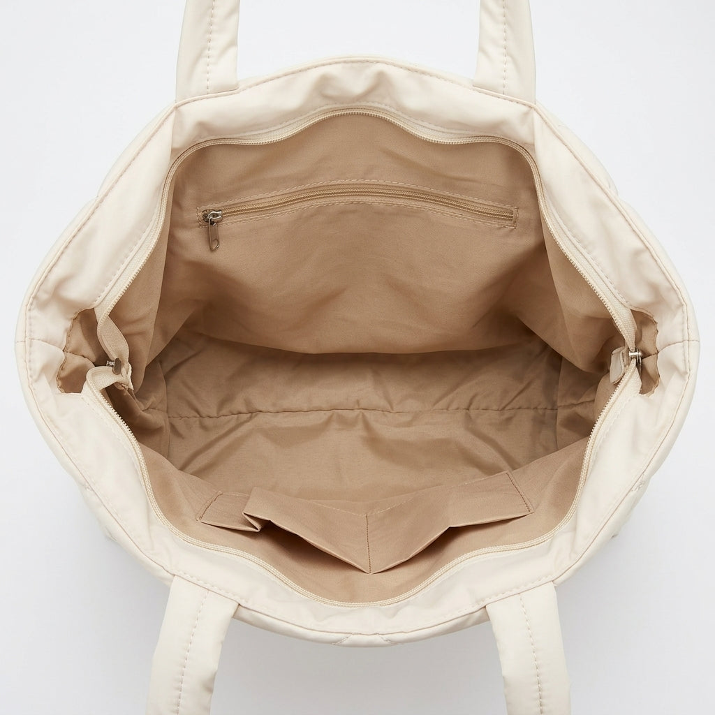 Intérieur du cabas matelassé : doublure et poche zippée