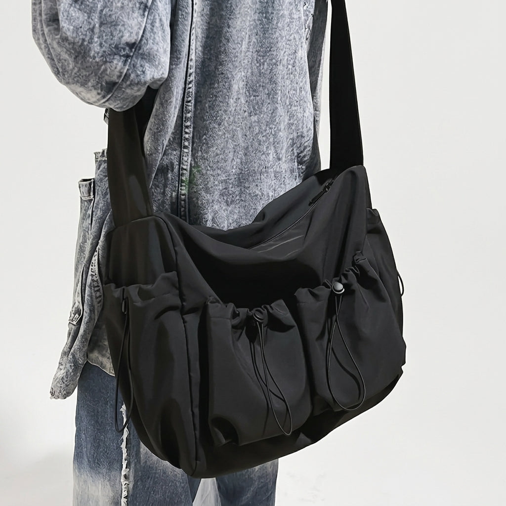 Sac bandoulière 36 x 27 x 18 cm en nylon noir, format cabine Ryanair 40x30x20