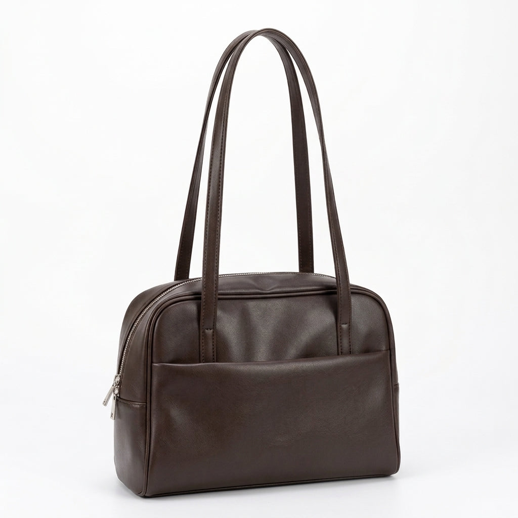 Sac à main femme aspect cuir marron, format cabine Ryanair 40x30x20 – vue de trois quarts