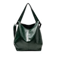 Grand sac hobo femme aspect cuir souple vert, format haut – vue de face