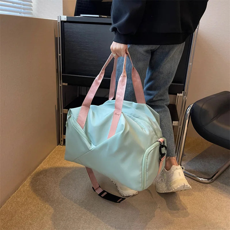 Sac de sport yoga porté à la main