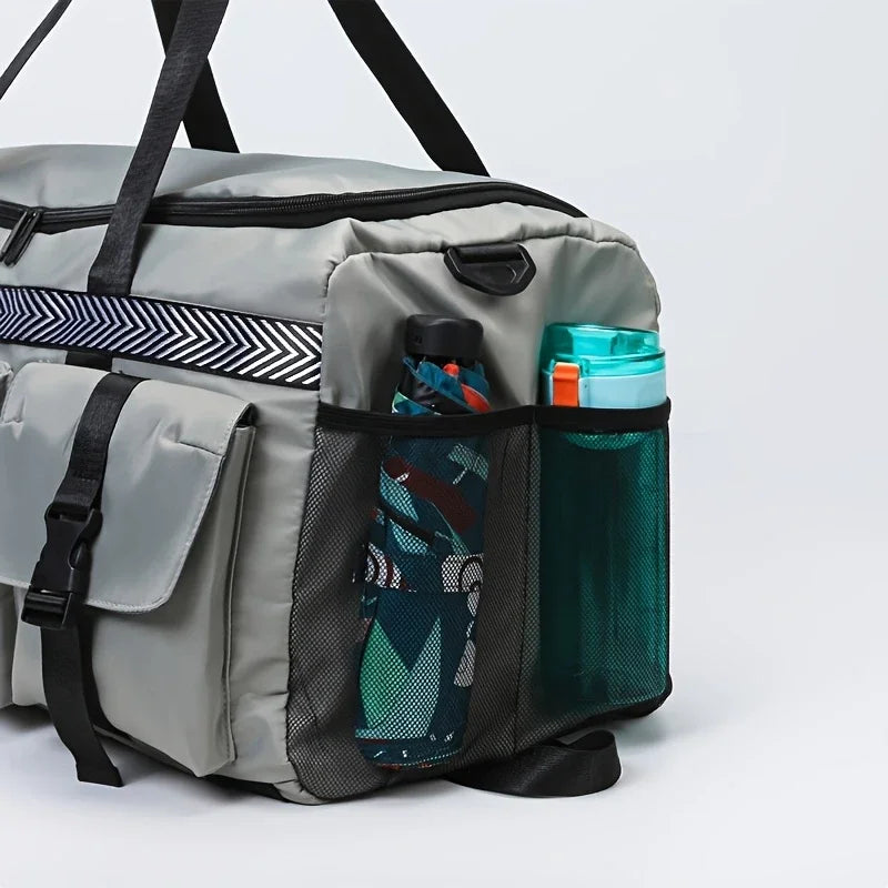 Sac de voyage convertible gris, vue de côté et détail des poches
