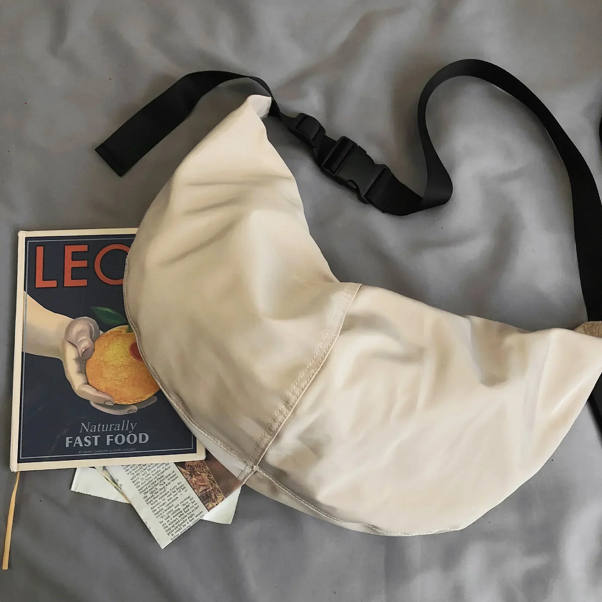 Sacoche bandoulière homme en nylon 55 cm format plat, coloris beige