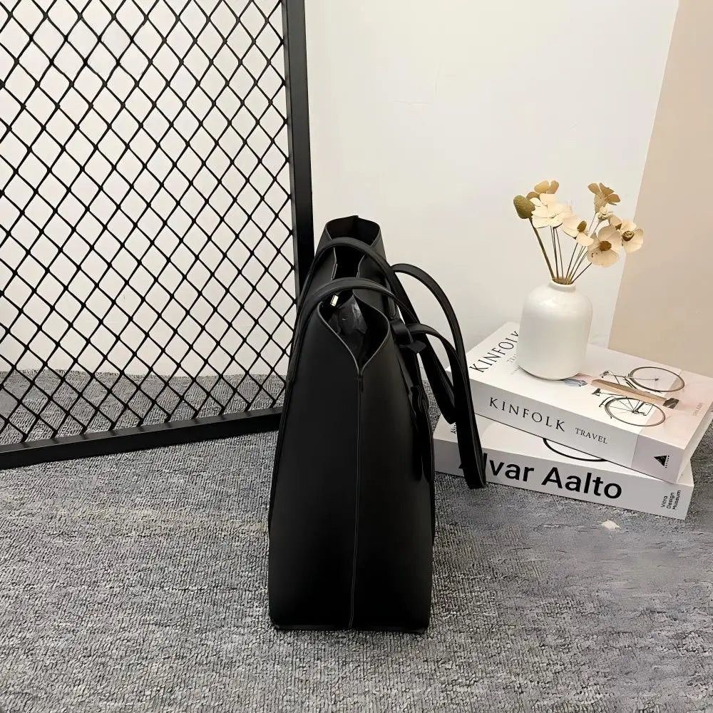 Petit sac fourre-tout aspect cuir noir – vue de côté