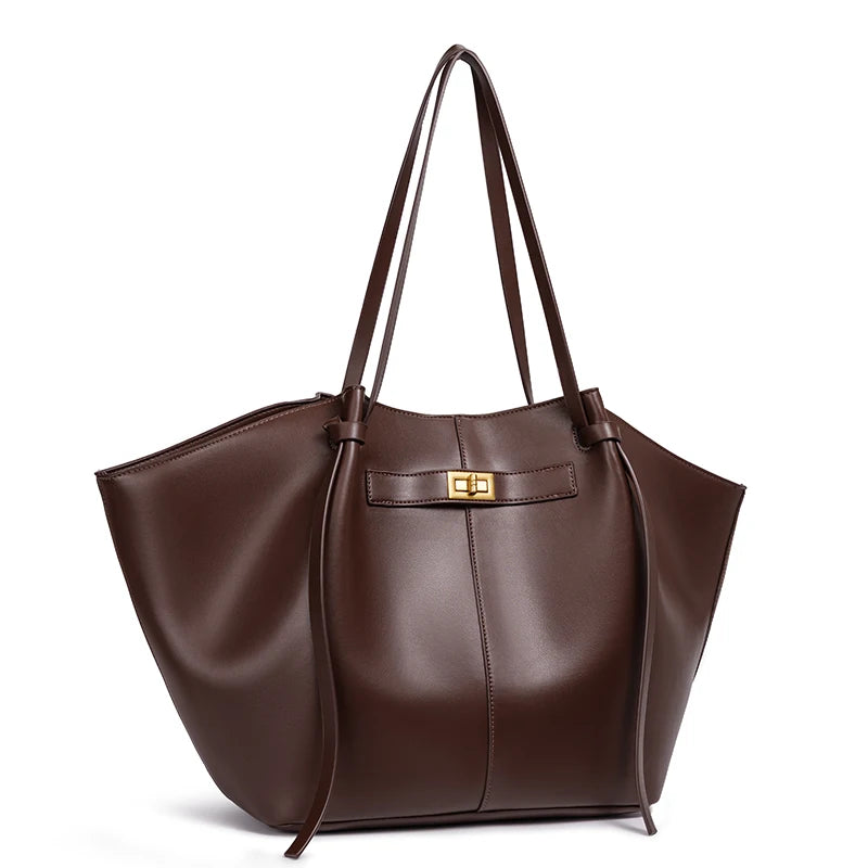 Grand cabas de voyage femme aspect cuir café, forme évasée – vue de face
